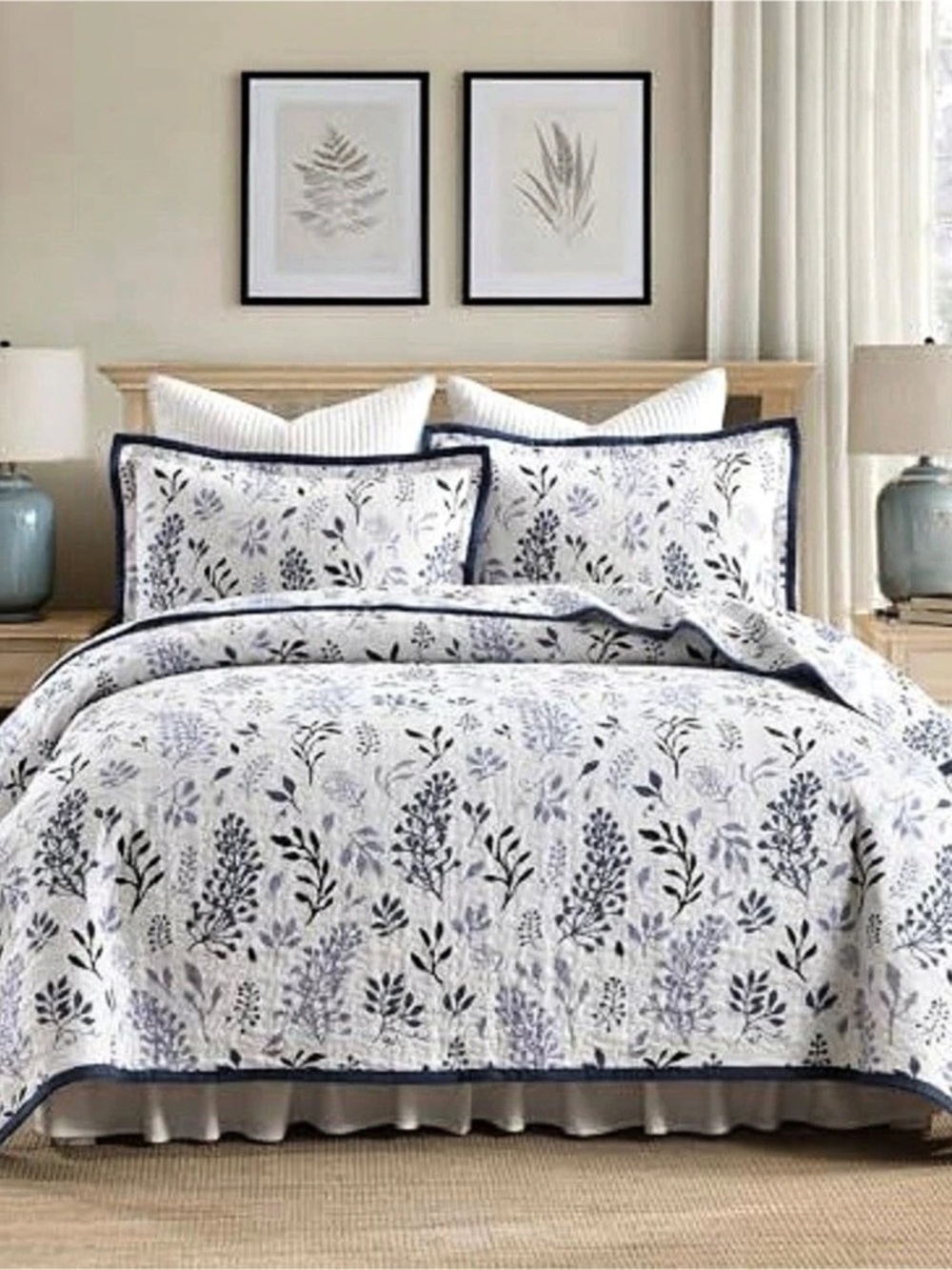 Floral Quilt in White & Blue Like New Cotton King